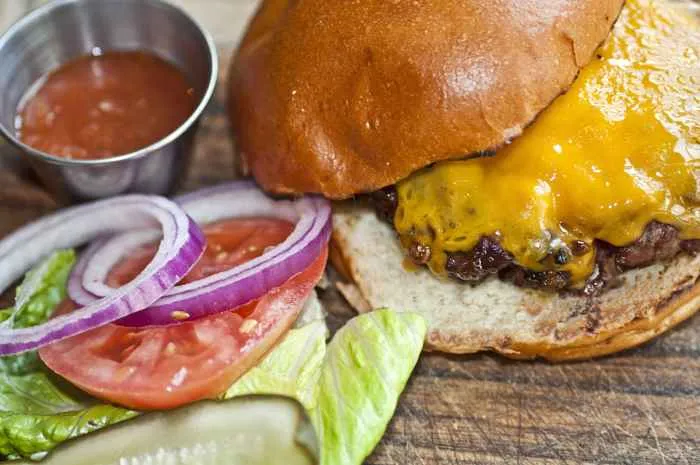 Lottie's Pub Burger