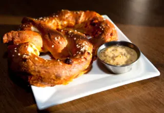 Commonwealth 7 Of 21 for Chicago Eats for the Cubs Home Opener