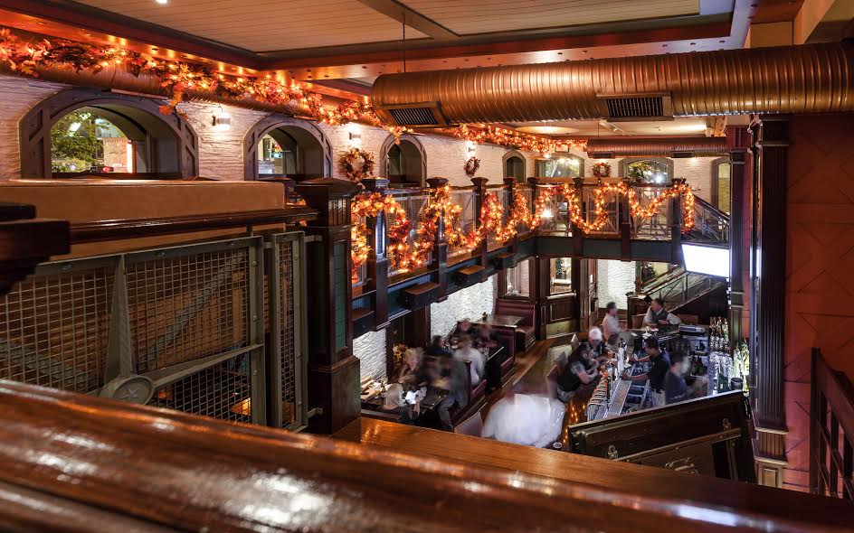 The Kerryman Interior for Chicago Marathon Specials at The Kerryman