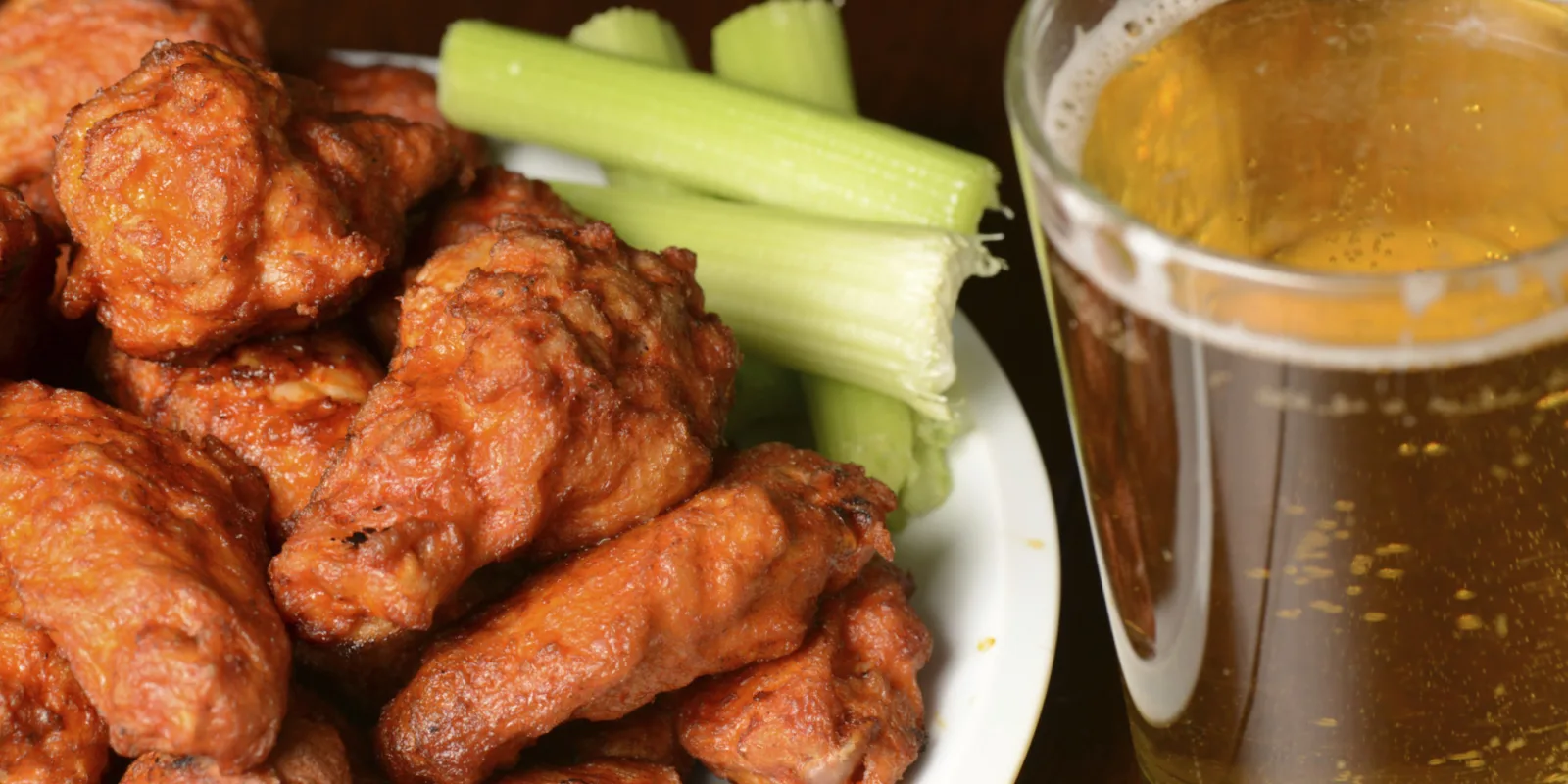 o BEER AND WINGS facebook for NEW YORK WING FACTORY SETS UP SHOP IN LINCOLN PARK