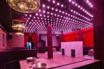 Image for Nightlife Theater Makes Its Debut in Chicago with Smokey Hollow