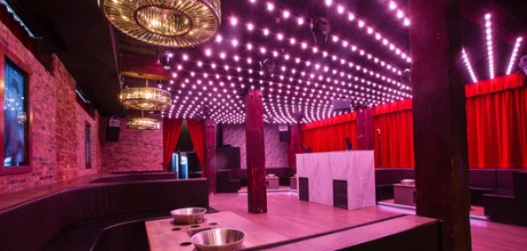 Image for Nightlife Theater Makes Its Debut in Chicago with Smokey Hollow