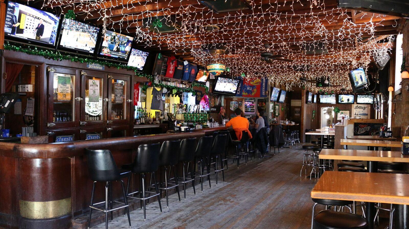 Lotties Interior for Wisconsin Football Kickoff at Lotties