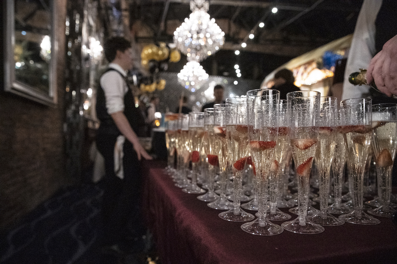 Cocktail Tree Stand, Wine Glass Flight Tasting Display For Drinks, 3 Tier -  12 Holders For Champagne, Cocktails, Martini, Margarita Cups at Weddings