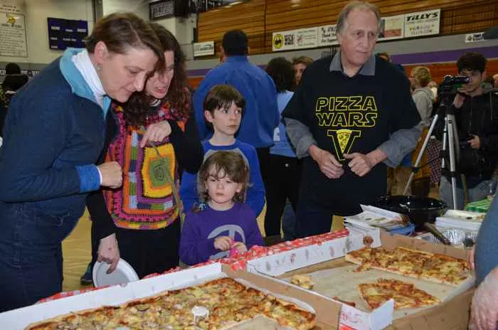 Com 9693 for Seventh Annual Pizza Wars To Raise Funds For Students In Need In District 219