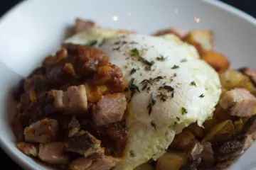 Bourbon Division Brunch 0000 Brunch Tasso Belly Hash for Bourbon on Division Debuts Brunch and Happy Hour