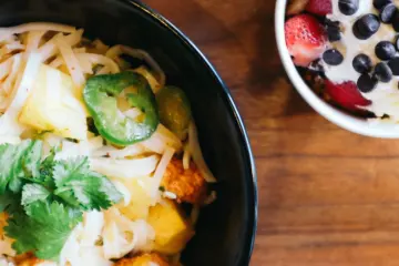 Hg Red Coconut Curry Honeybar for Giving Tuesday at honeygrow