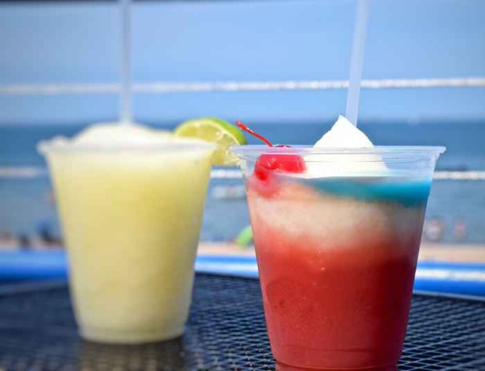 Cocktails at Castaways (Courtesy of Megan Osterhout)