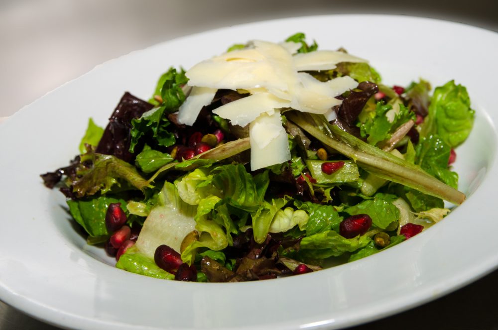 Salad With Pumpkin Seeds And Pomegranate Med Rez