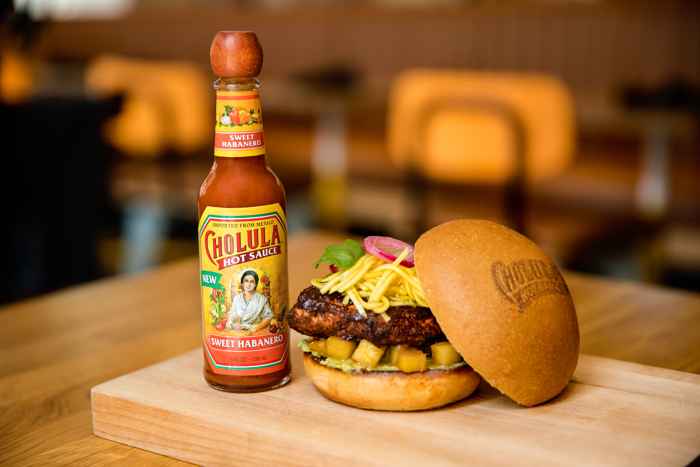 Umami Cholula for Umami Burger Introduces Cholula Inspired Chicken Sandwich for Cinco de Mayo