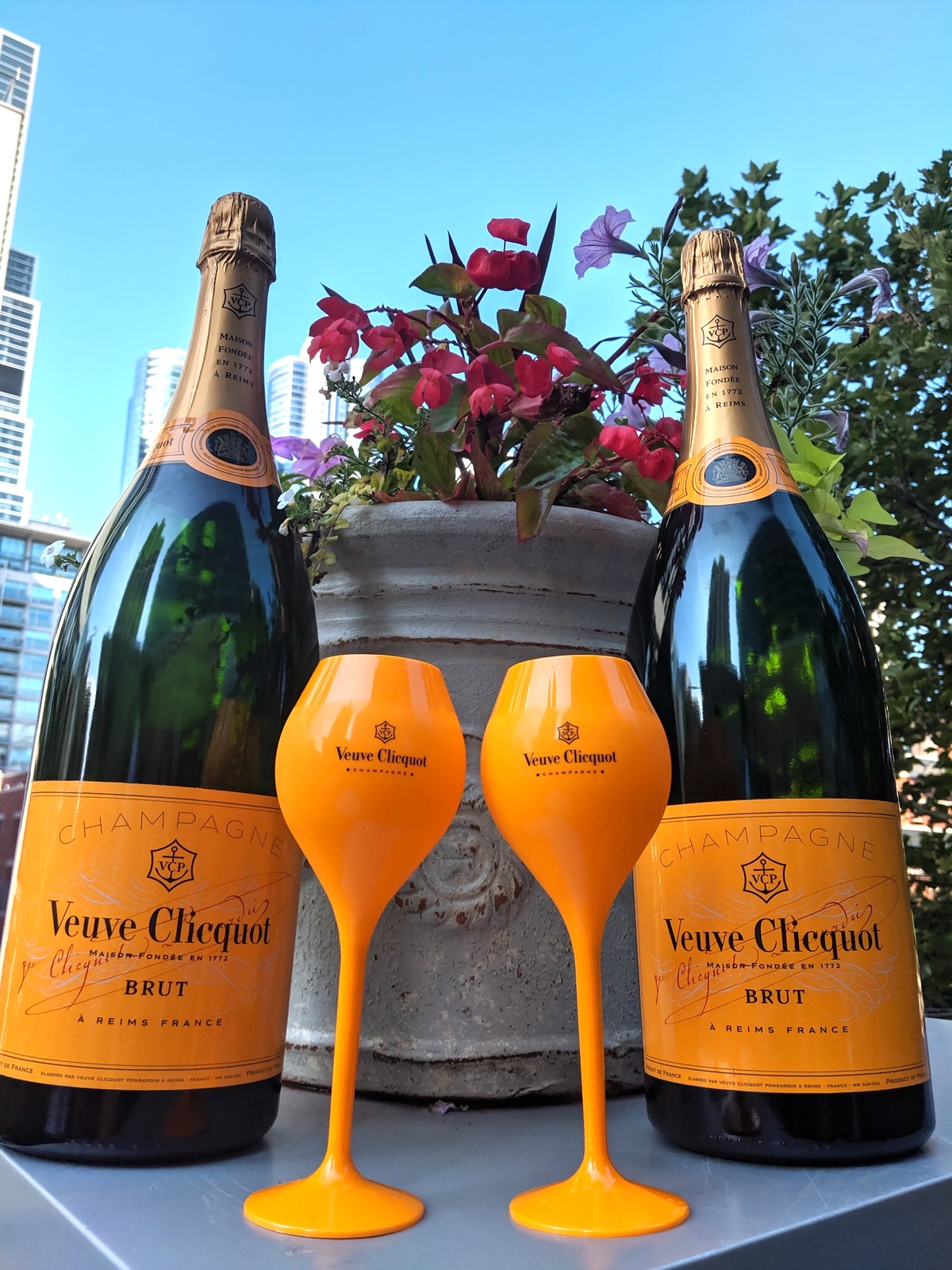 VEUVE CLICQUOT  Veuve Clicquot Rich Summer Lounge Event at Roppongi Hills  Oyane Plaza!