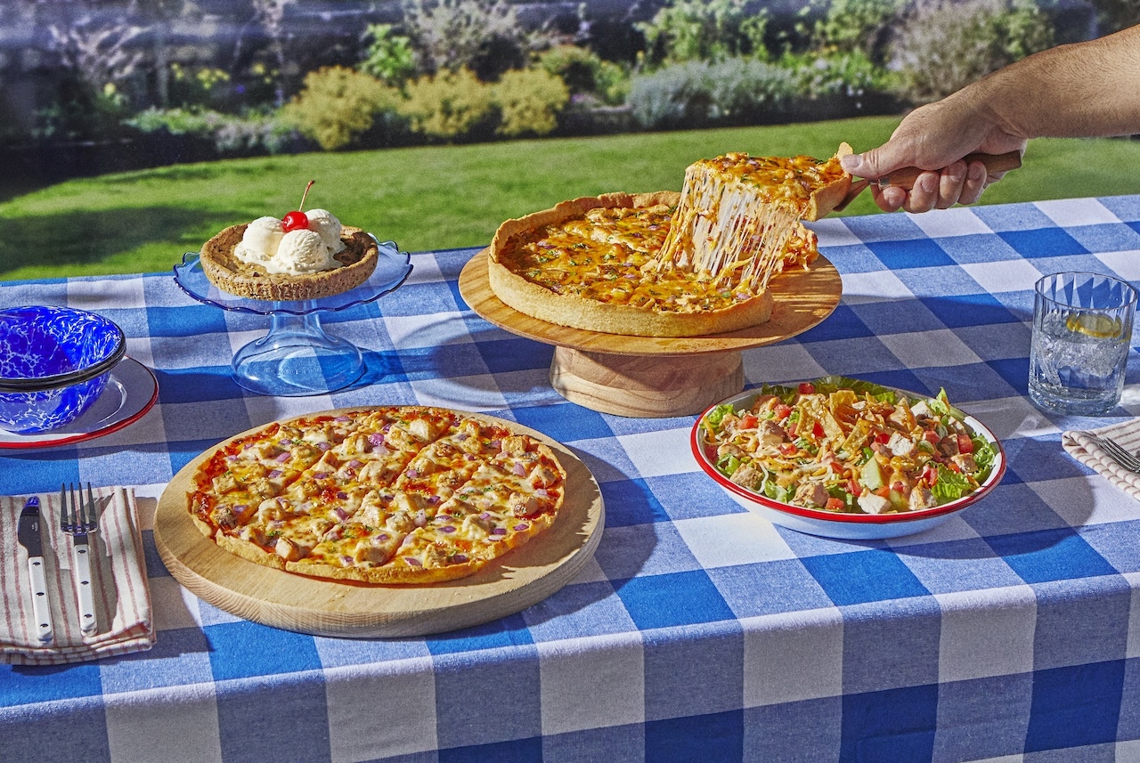 BBQ Chicken Pizza BBQ Chicken Club Pizza Pull for Lou Malnati’s Serving Up 2,000 Free Slices of Its New BBQ Chicken Pizza at West Loop Event