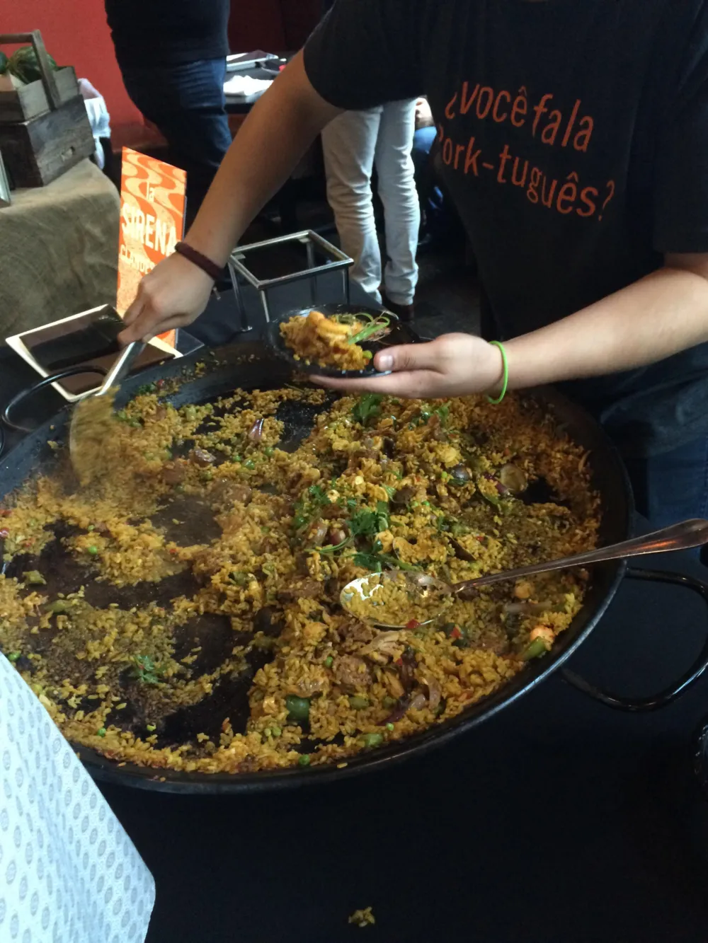 La Sirena Clandestina paella for Mercat a la Planxa Hosts 2nd Annual Paella Cook Off