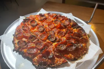 Image for Review: Dicey's Pizza & Tavern in Lincoln Park