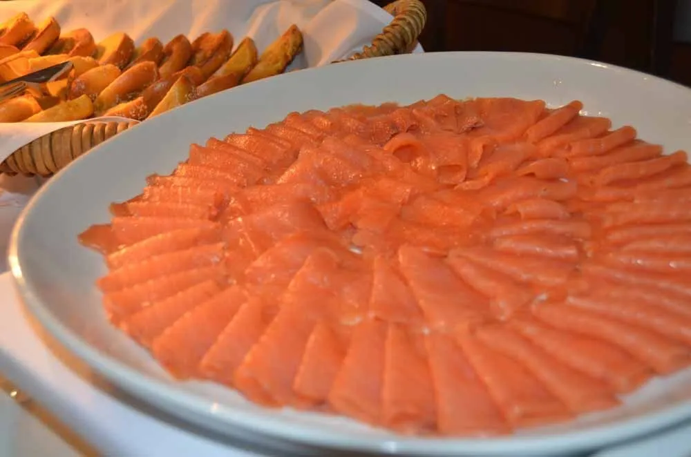 Sliced Smoked Salmon, Whipped Cream Cheese, Mini Bagels