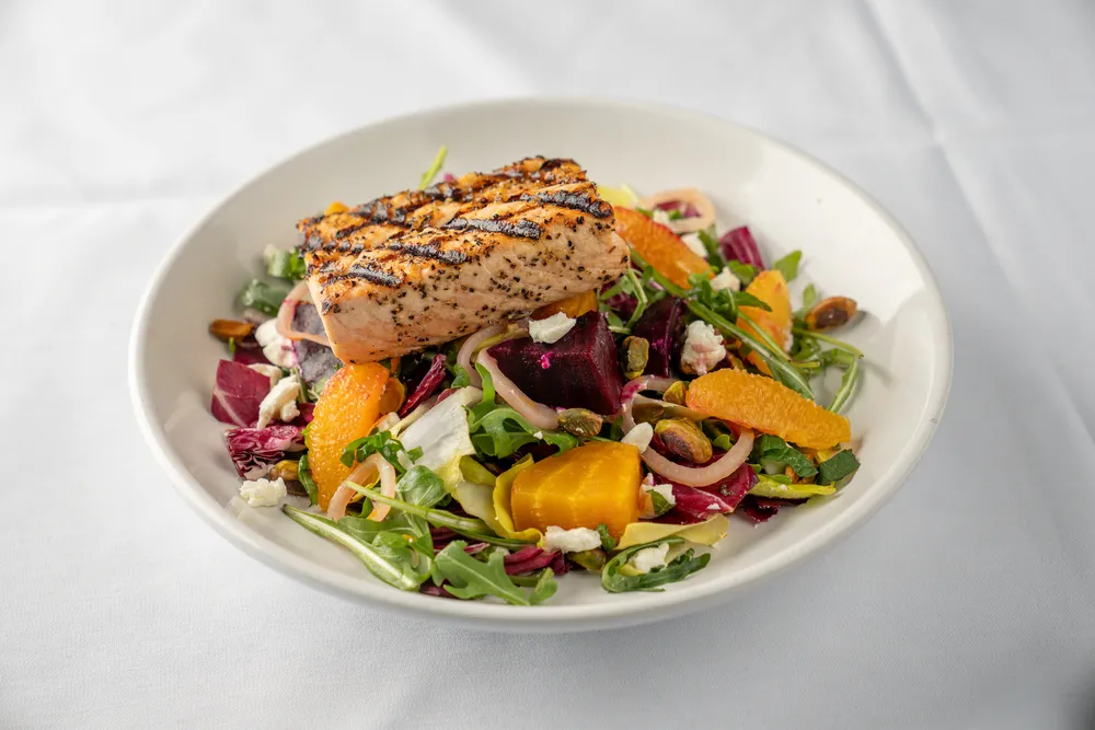 Perry’s Lunch Entrée Salad with Salmon