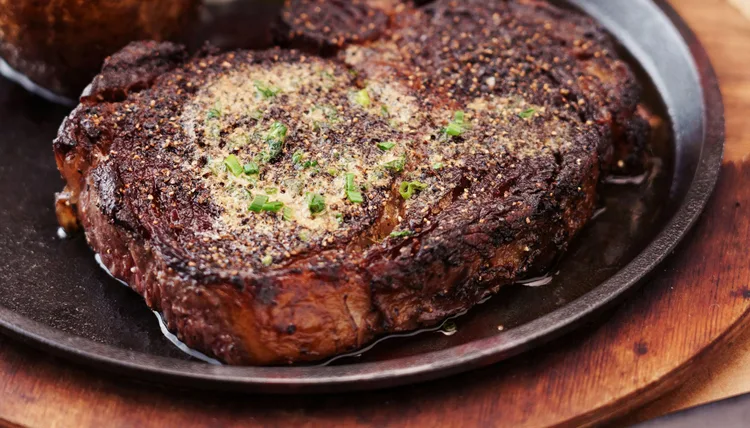 Low Res Prime Rib for Perry’s Steakhouse & Grille® Honors Dad with a Spectacular Father’s Day Dining Experience Across Chicago’s Suburbs