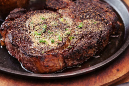 Low Res Prime Rib for Perry’s Steakhouse & Grille® Honors Dad with a Spectacular Father’s Day Dining Experience Across Chicago’s Suburbs