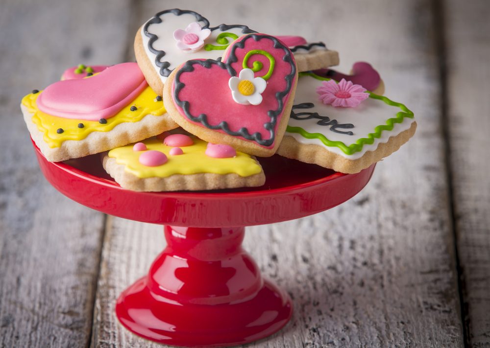 Valentines Cookes Assorted On Pedestal 2000