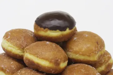 Paczki for Delightful Pastries + Café Brings Chicagoans Authentic Paczki On Fat Tuesday