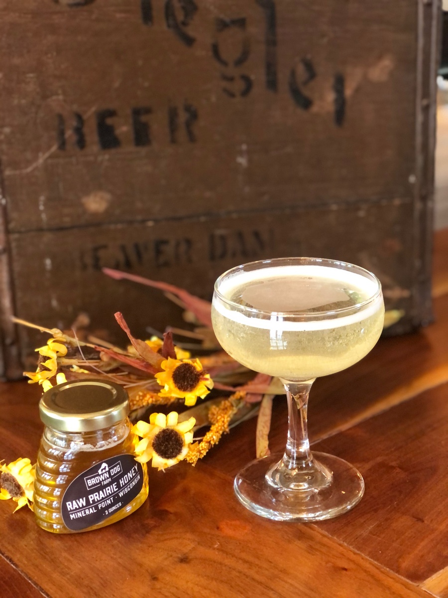 Bubbly Bee Farmheads for Farmheads Restaurant Group Unveil New Sustainably Sourced BubblyBee Wine This Earth Day