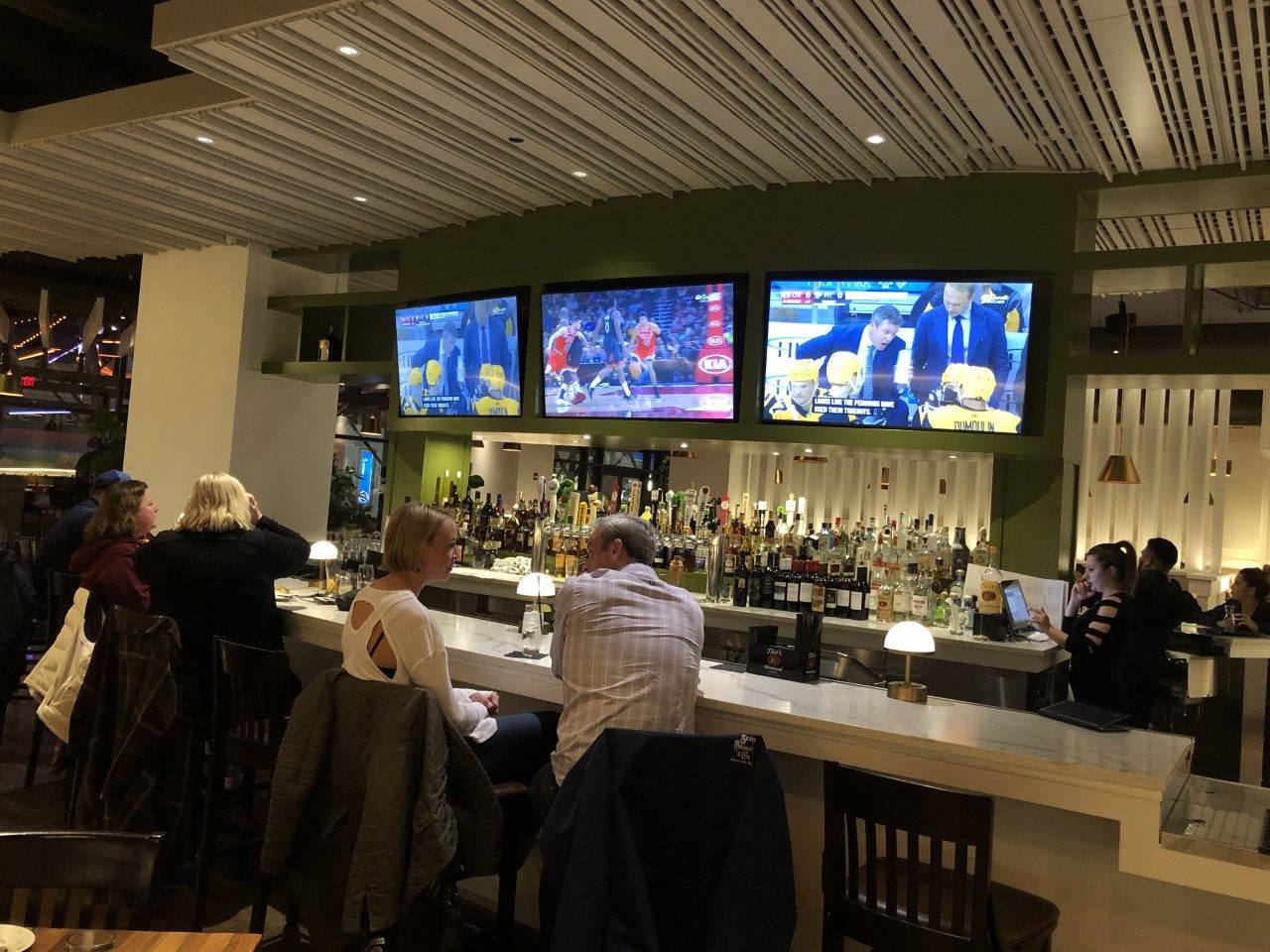 Pacinos for Pacino's Offering Chicago Cubs and Sox Specials This Weekend