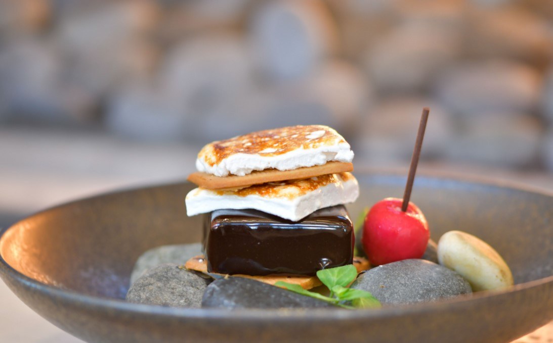 Travelle Smores for Celebrate National S'mores Day at Travelle at The Langham
