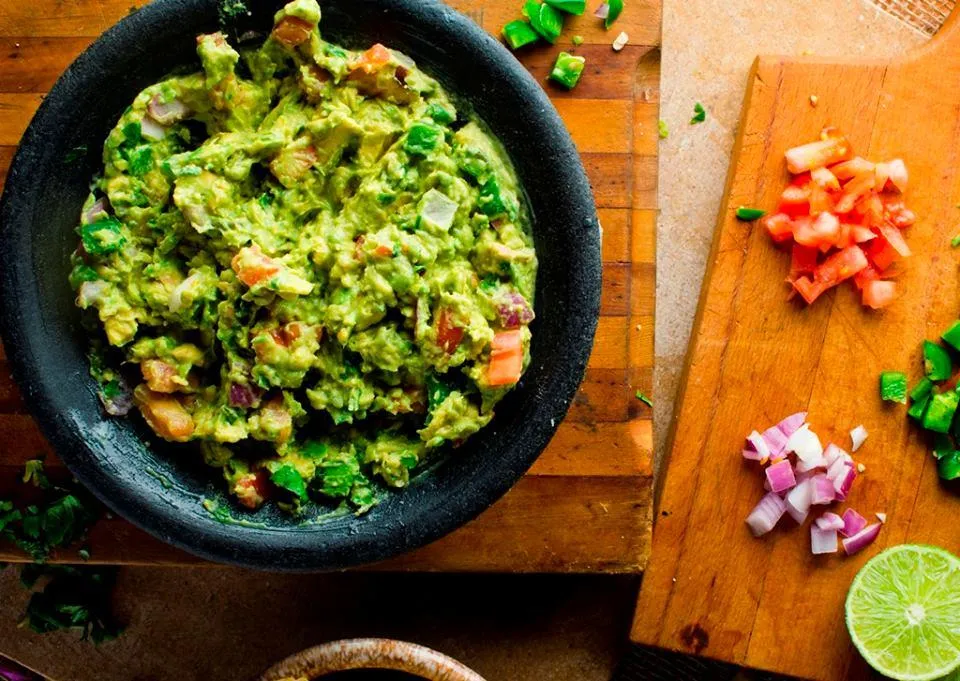 Tableside Guacamole Cantina Laredo for National Guacamole Day at Cantina Laredo
