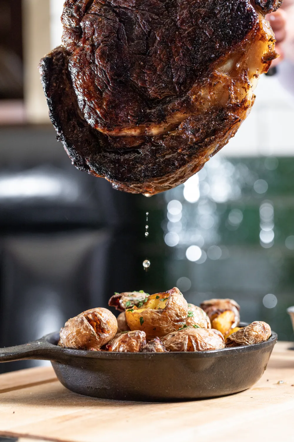 Swinging Tomahawk at Smith & Wollensky (Courtesy of Smith & Wollensky) for Father's Day Dining in Chicago