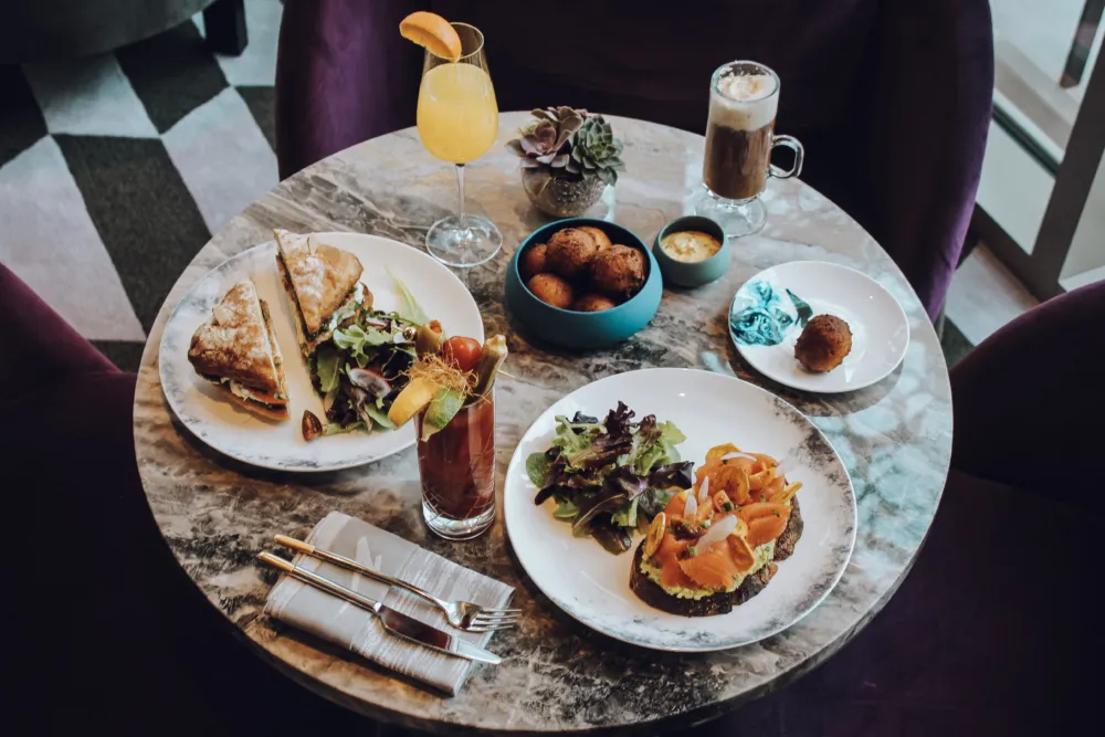 Z Bar Brunch (Courtesy of Jess Paro) for Lollapalooza Dining & Drinking Specials in Chicago