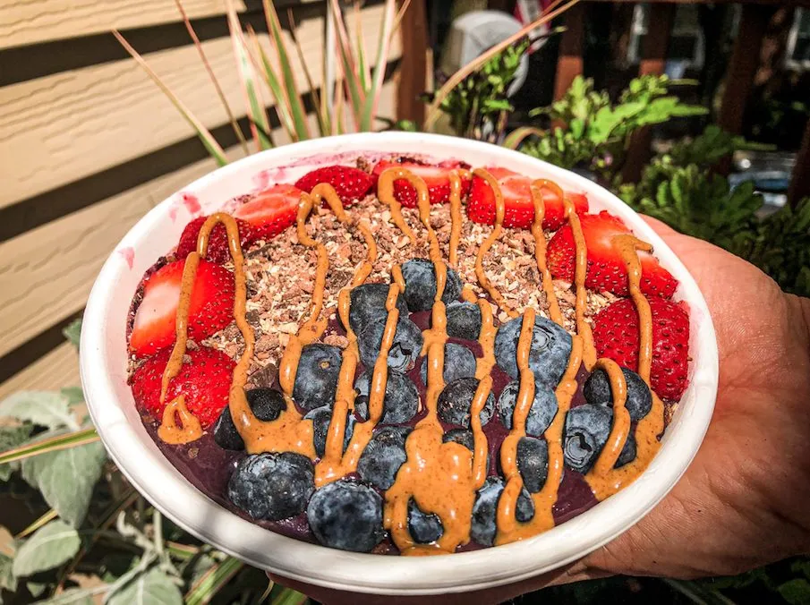 Acai Smoothie Bowl for un∙cooked and Full of Raw Flavor