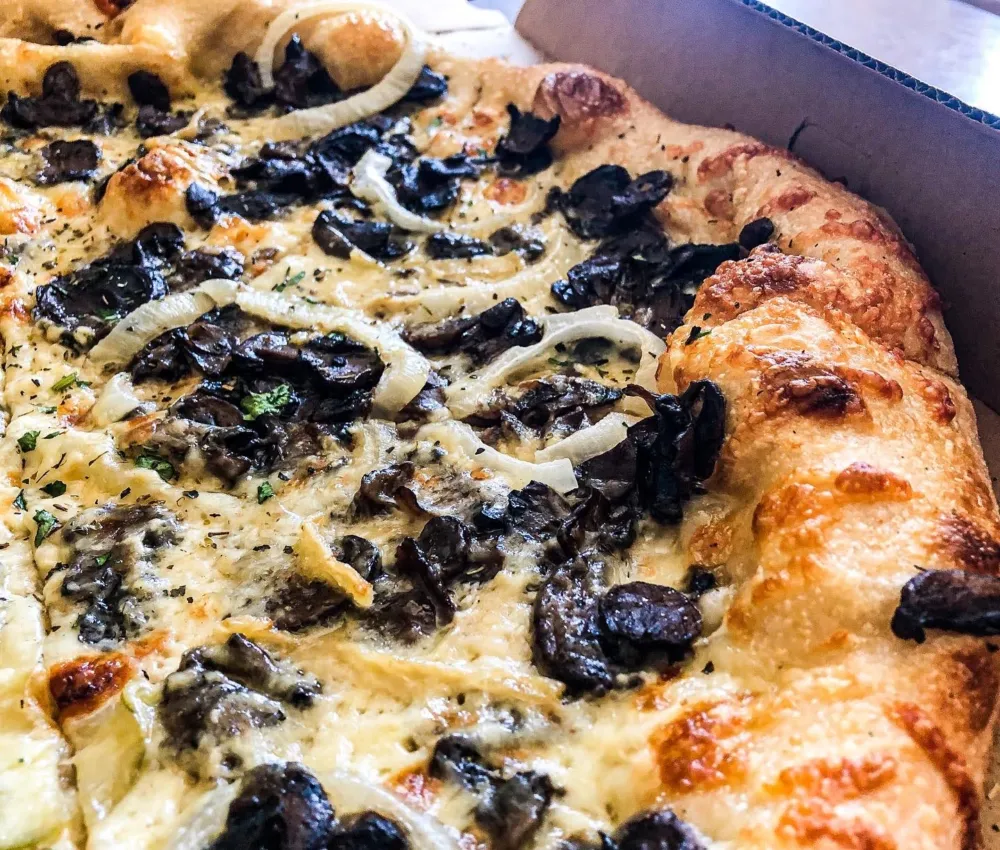 Image for Bob's Pizza The Best Chicago Independent Pizza Chain You’ve Never Heard Of