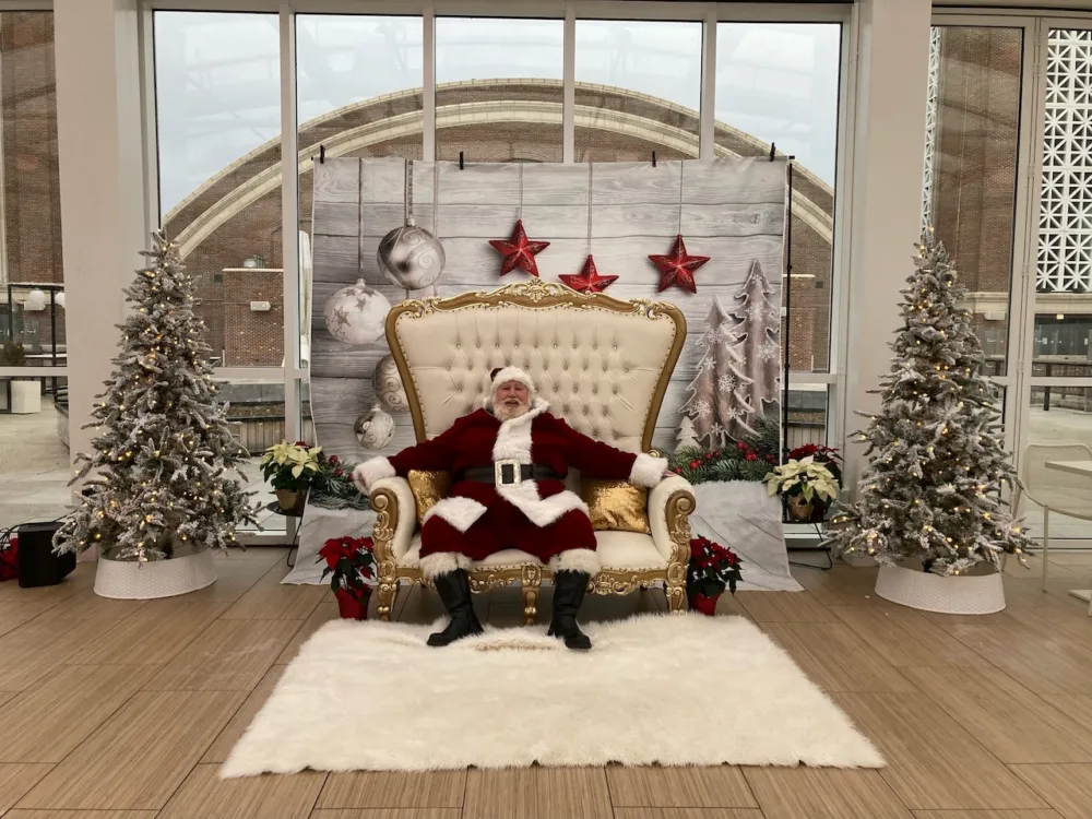Santa Paul 0001 for Celebrations Across Chicago for the 2022 Holiday Season