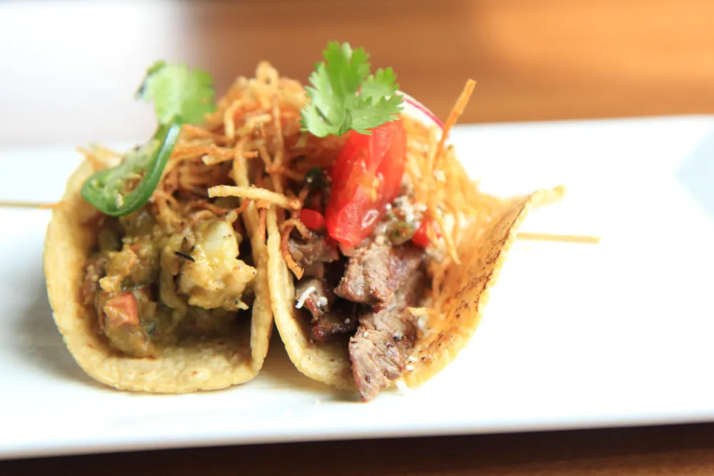 tacos at ​más
