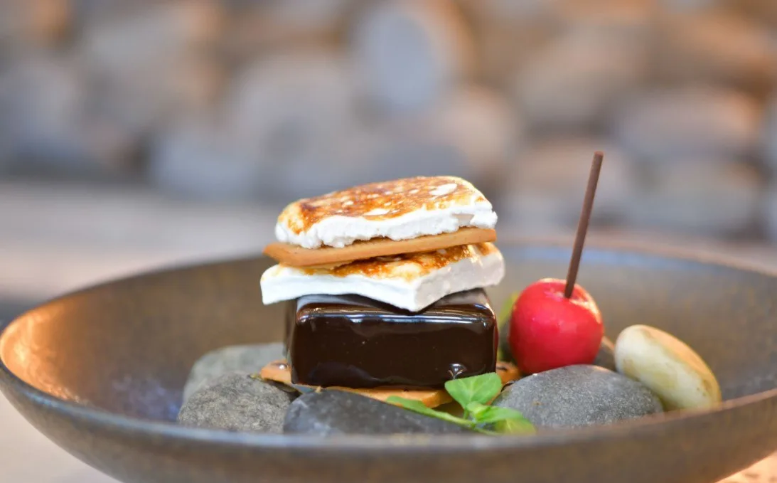 Travelle Smores for Celebrate National S'mores Day at Travelle at The Langham