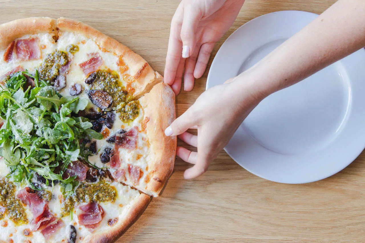 The Fig Is In White Pizza for Crust Brewing Brings Free Pub Trivia to Rosemont