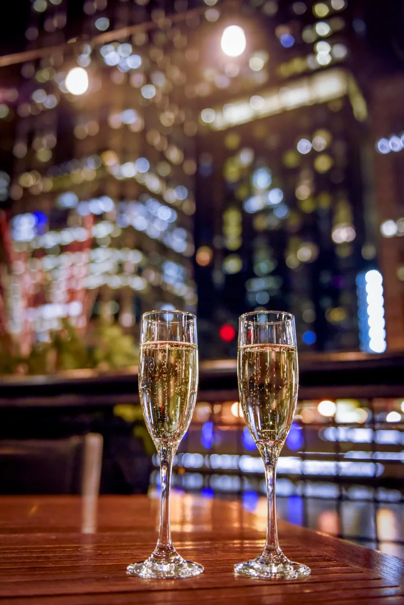 Champagne Dsc2414 for Celebrate New Year's Eve with River Views
