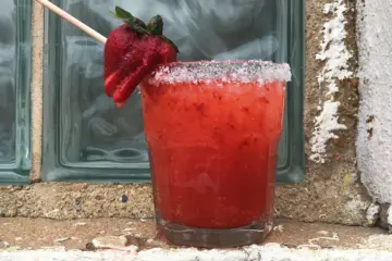 moneygun cinco 0000 Strawberry Margarita for Cinco de Mayo at Moneygun
