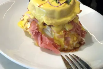 Eggs Benedict Slider for Yolk Unveils New Benedict Slider Dish In Celebration of National Eggs Benedict Day April 16