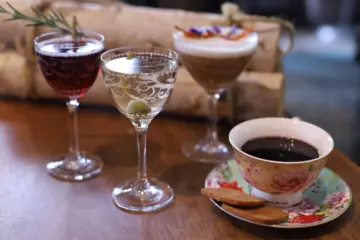 Image for Raised, an Urban Rooftop Bar Launches ‘Après This Way’ Ski Lodge Activation During Winter Season