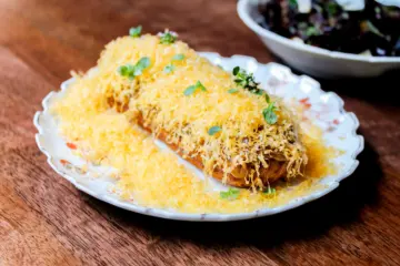 The Loyalist Éclair Loignon 1 for A French Happy Hour Comes to Chicago’s West Loop at The Loyalist