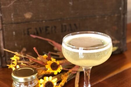 Bubbly Bee Farmheads for Farmheads Restaurant Group Unveil New Sustainably Sourced BubblyBee Wine This Earth Day