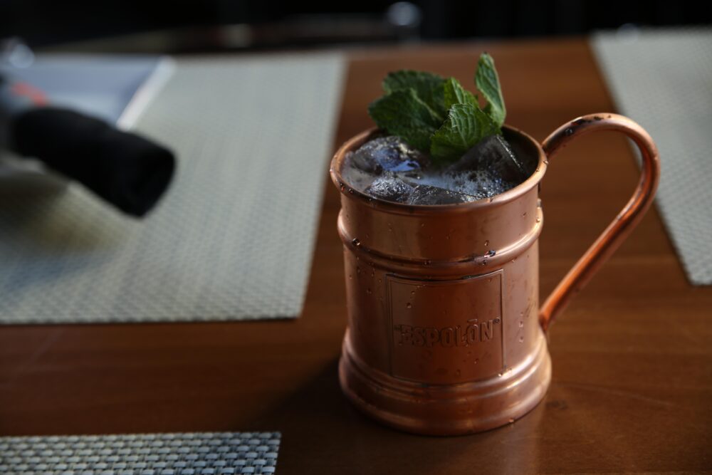 Drinks43 for New Happy Hour Specials at más