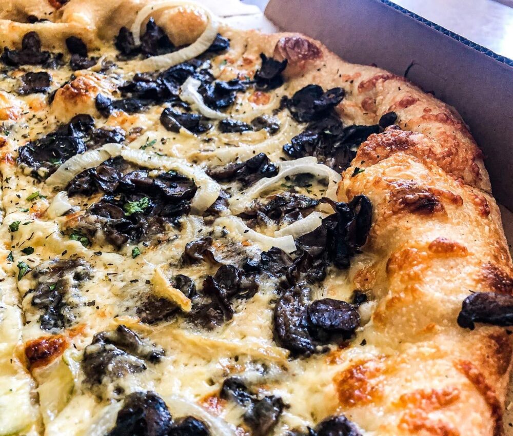 Image for Bob's Pizza The Best Chicago Independent Pizza Chain You’ve Never Heard Of