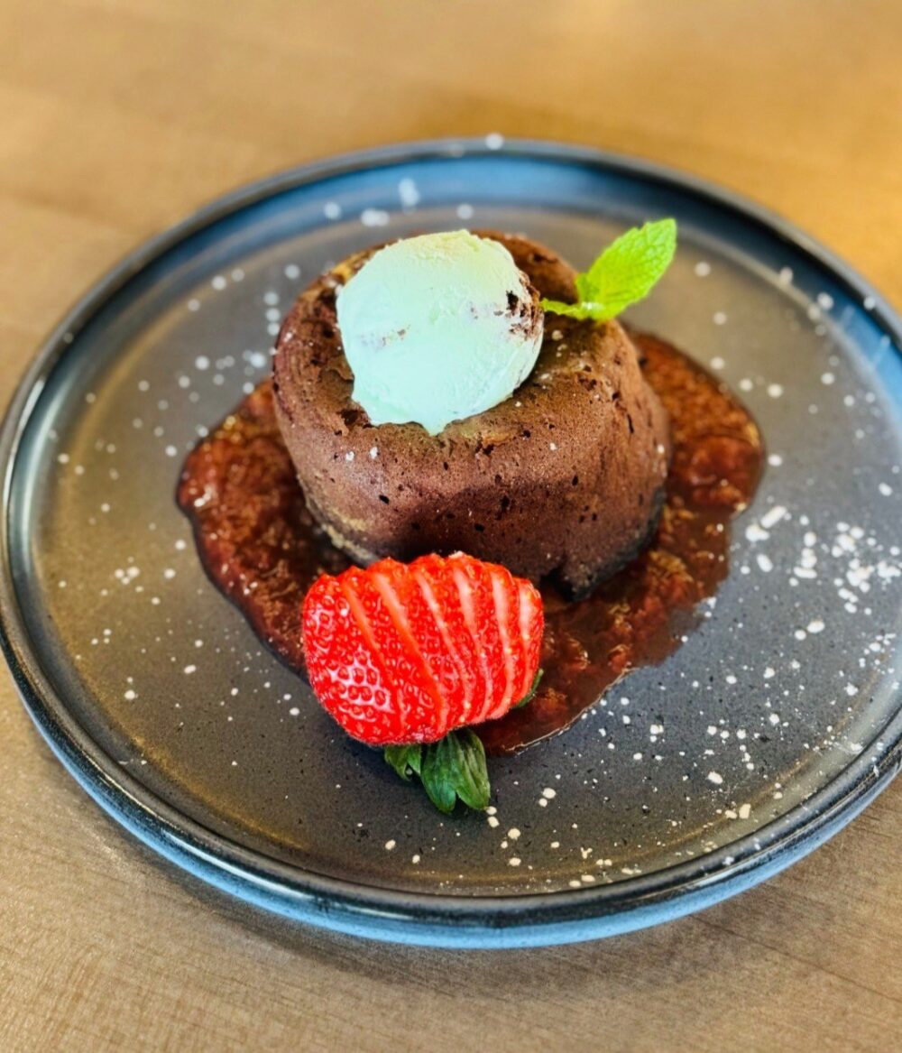 Oaken Bistro Bar for Chicago Restaurants That Are Turning Up the Romance for Valentine's Day 2024