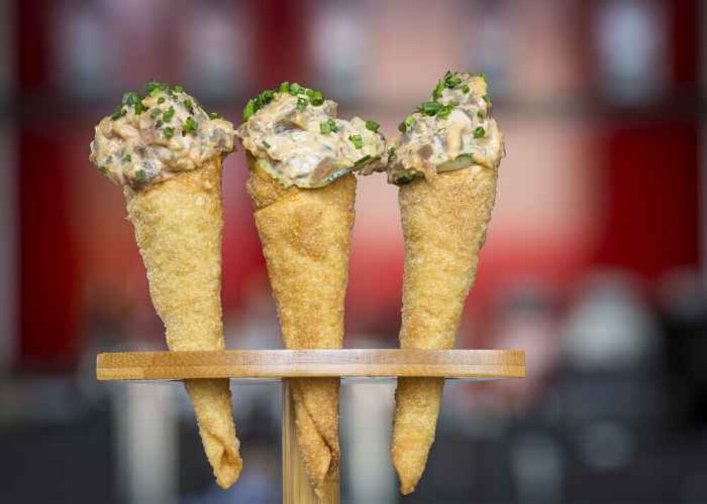 Old food 85 for Two Year Anniversary Festivities at más