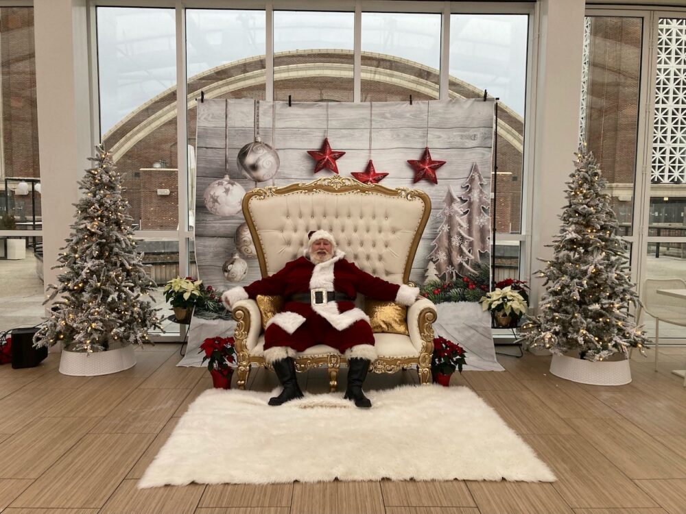 Santa Paul 0001 for Celebrations Across Chicago for the 2022 Holiday Season