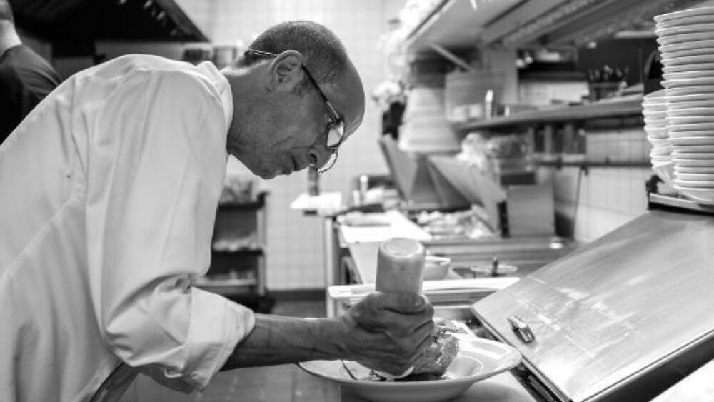 Chef John Harutoonian for Porters Pub in Elgin is Closing with a Bang!