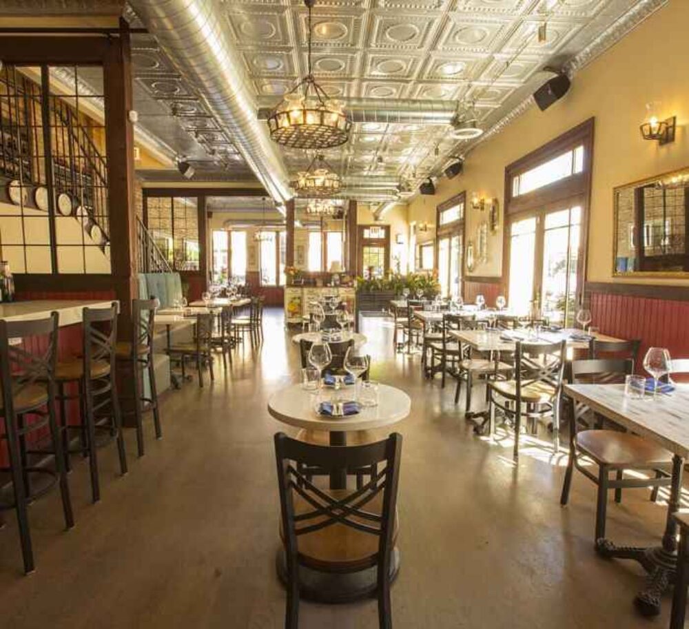 Le Sud for Chicago Restaurants Welcome Diners Inside on Friday