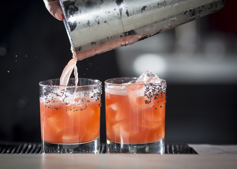 masgayot for ​más Launches Weekly Happy Hour Specials in the West Loop